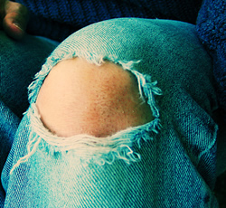knee hole